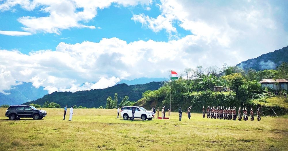 Governor of Nagaland & Assam, Prof Jagdish Mukhi was given guard of honour by the Village Guards on arrival at ITC Dan Helipad, on September 28. (PRO Raj Bhavan)